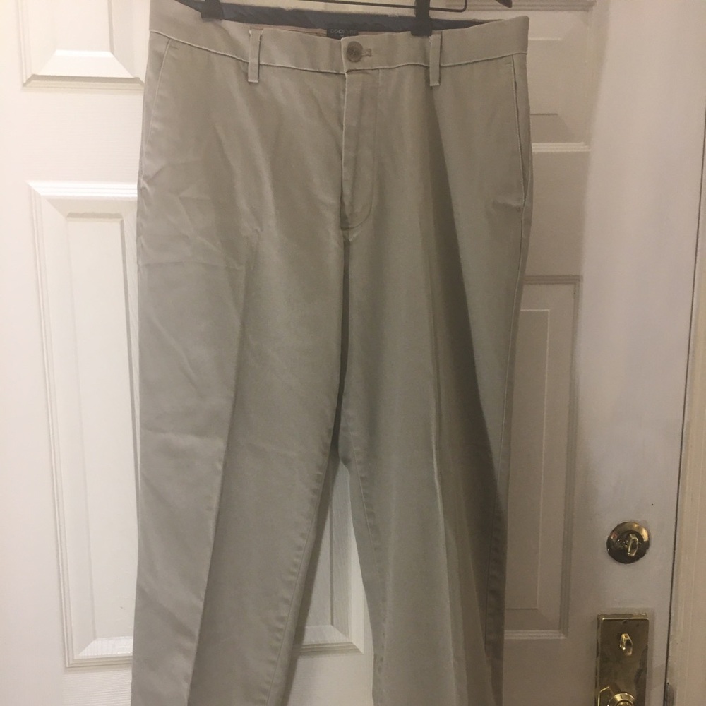 Men’s dockers khakis